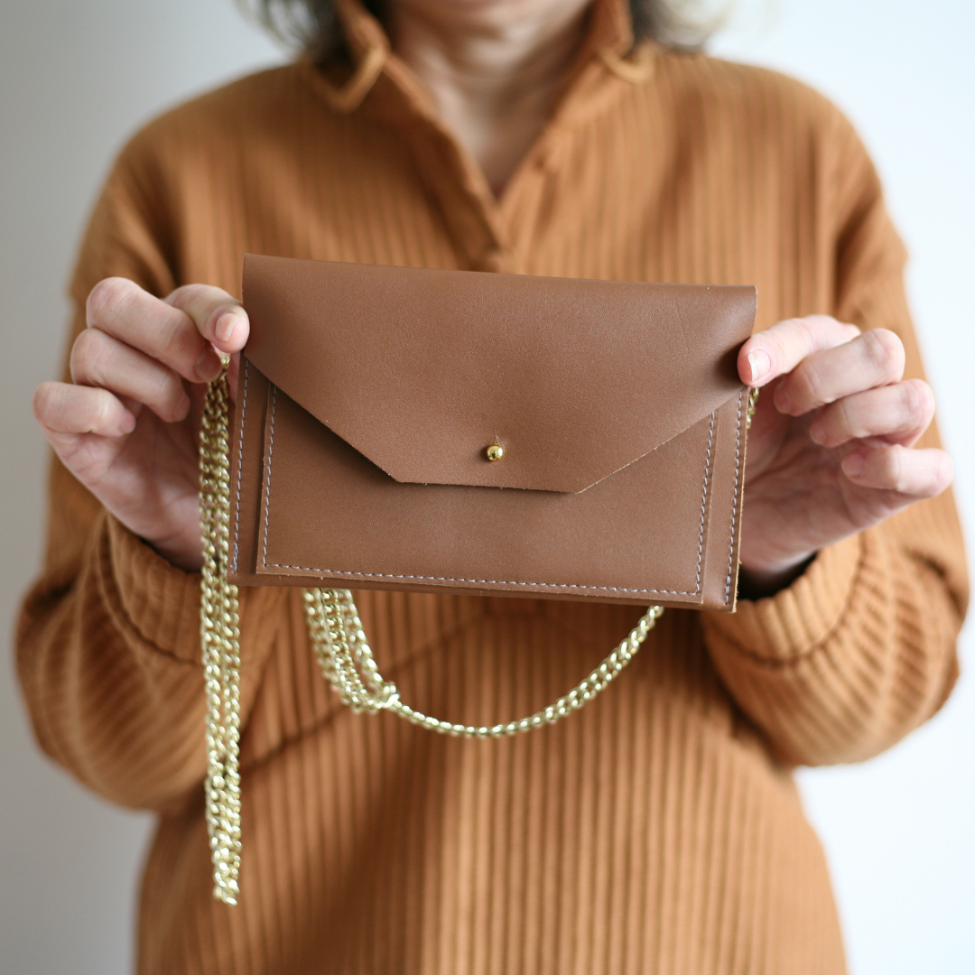 Carte cadeau atelier imaginez votre pochette en cuir