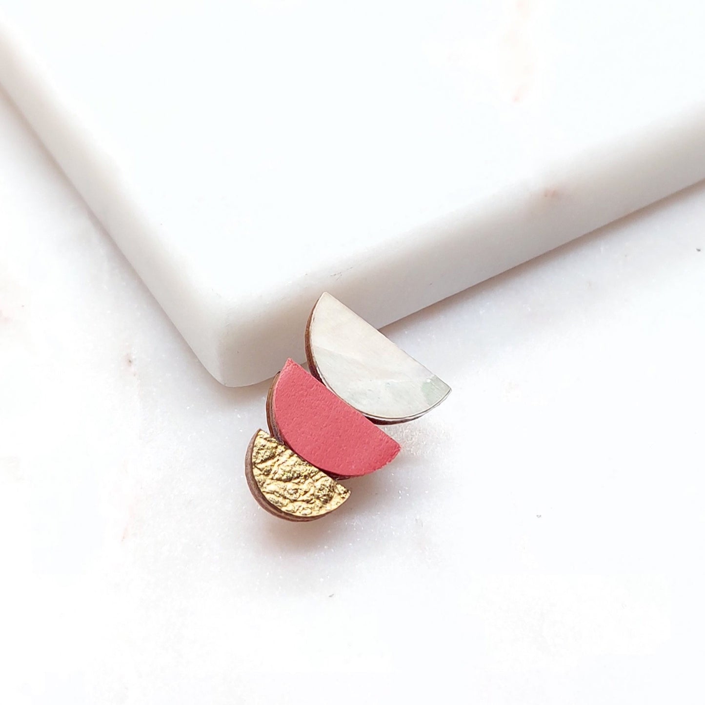 bijoux, bijou, bijoux en cuir, boucles d'oreilles, bijoux bois, bijoux recyclés, bijoux eco responsable, bijoux créateurs, cuir, accessoires mode, made in France, upcyling, zero dechet, bijou femme, nouvelle collection, bijoux fantaisie, bijoux nacre, fait main, créateurs français, design Français, créateur de mode, jewels, jewelry, jewellery, fashion,