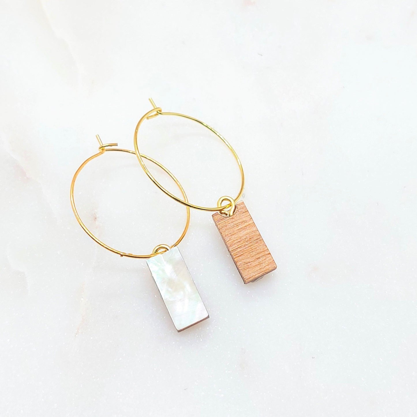 BOUCLES D'OREILLES CREOLES BILLIE TIGE NACRE