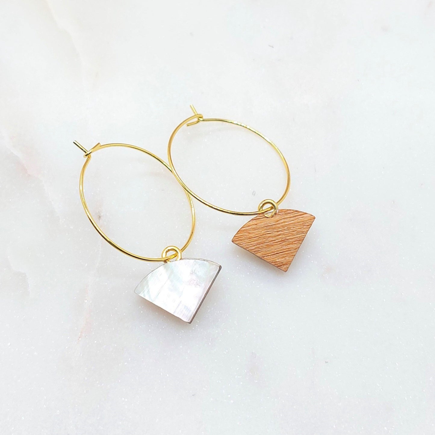 BOUCLES D'OREILLES CREOLES BILLIE TRIANGLE NACRE