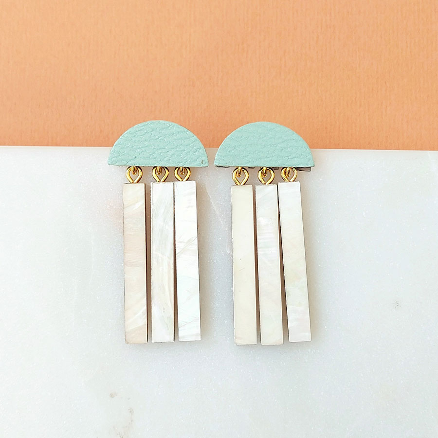 BOUCLES D'OREILLES CHACHA CUIR & NACRE